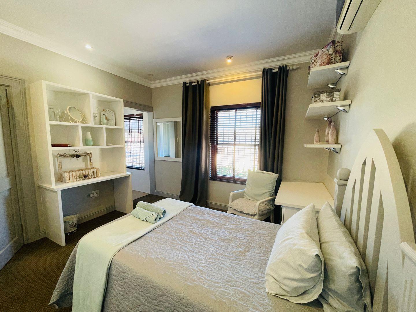 5 Bedroom Property for Sale in Van Der Hoff Park North West